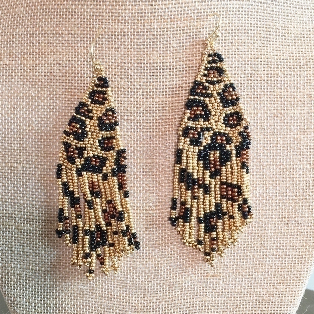 Seed bead triangle tassel earrings - Picture 2 of 3